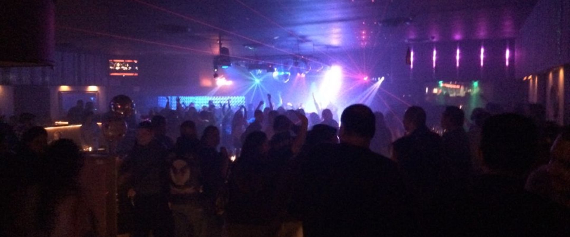 Do Any Clubs in Chicago, Illinois Have Dress Codes for Specific Genres